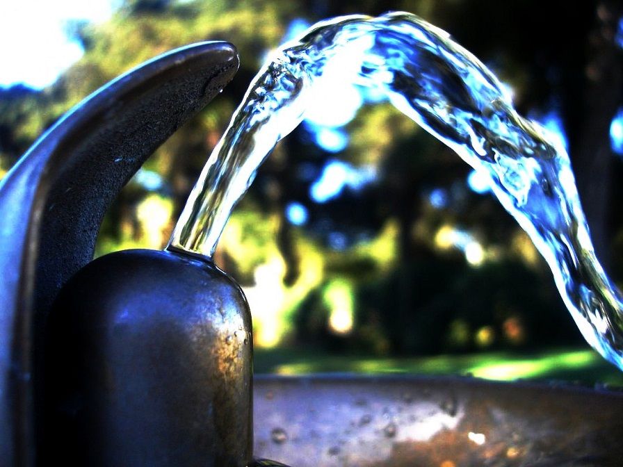 Si può bere acqua dal rubinetto di casa?