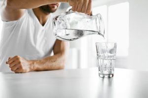 Indicazioni per la conservazione dell'acqua potabile in vetro